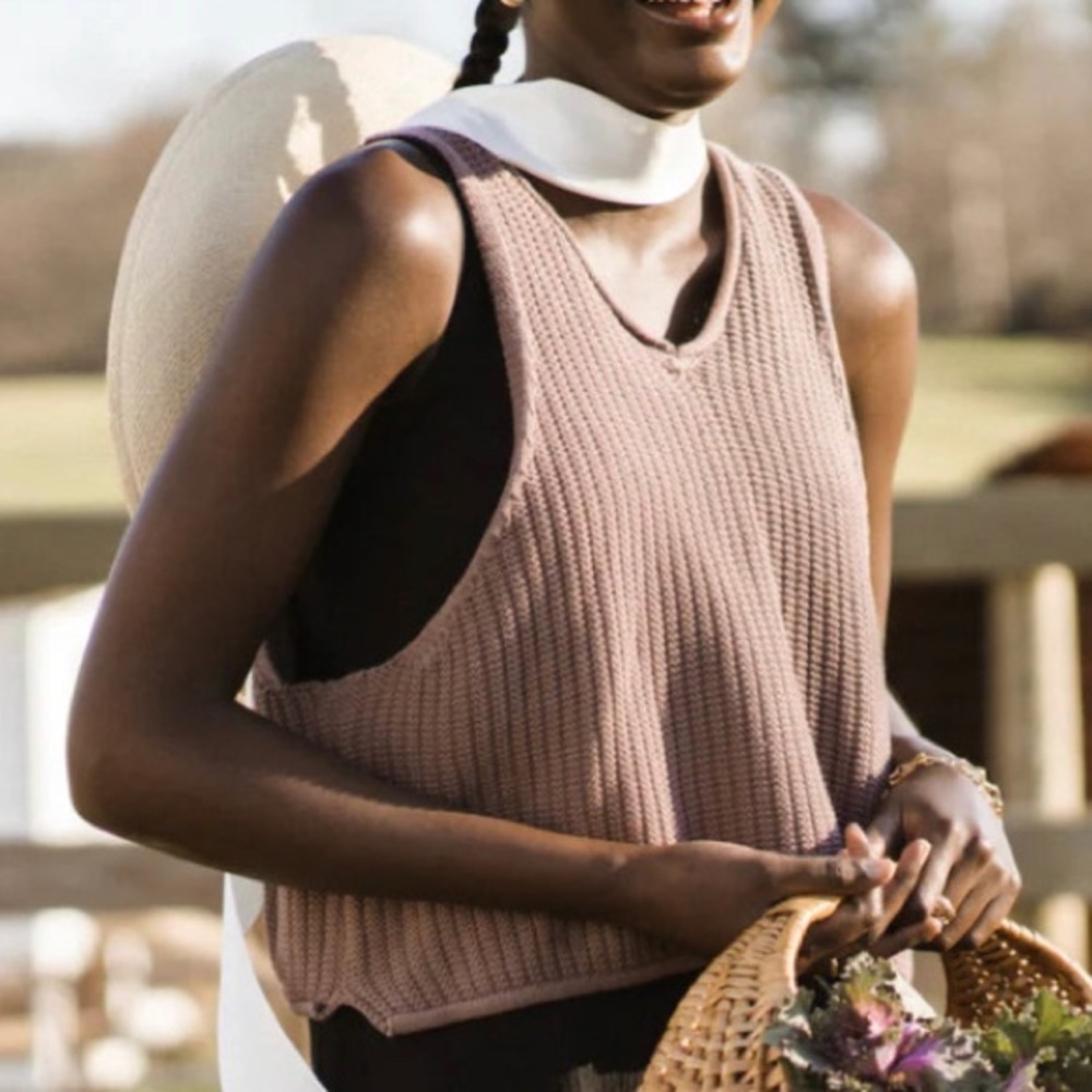 Jackson Rowe Sweater vest. Ribbed, Taupe Brown